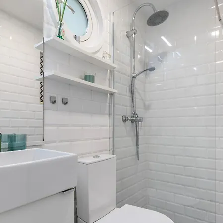 M&m By Lovelystay Daire